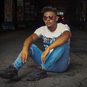 Meet your Posher, Carlos